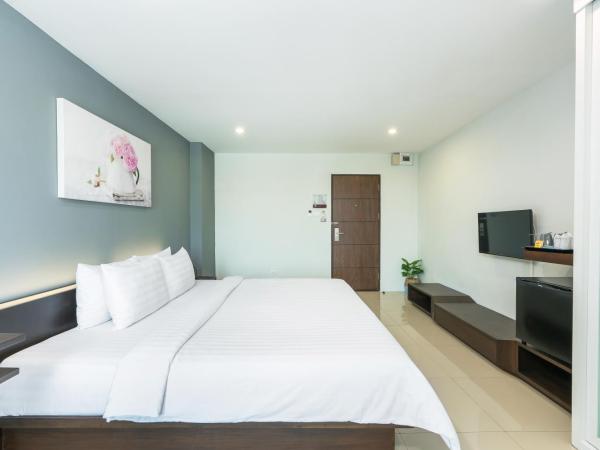 De Botan Srinakarin Hotel & Residence : photo 2 de la chambre chambre super lit king-size deluxe