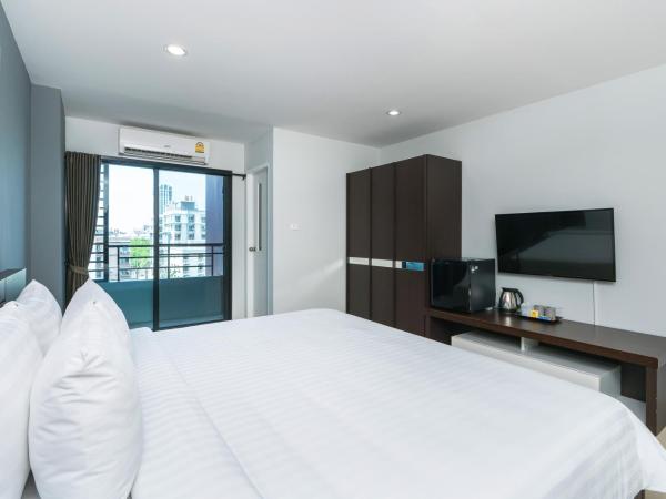 De Botan Srinakarin Hotel & Residence : photo 6 de la chambre chambre super lit king-size deluxe