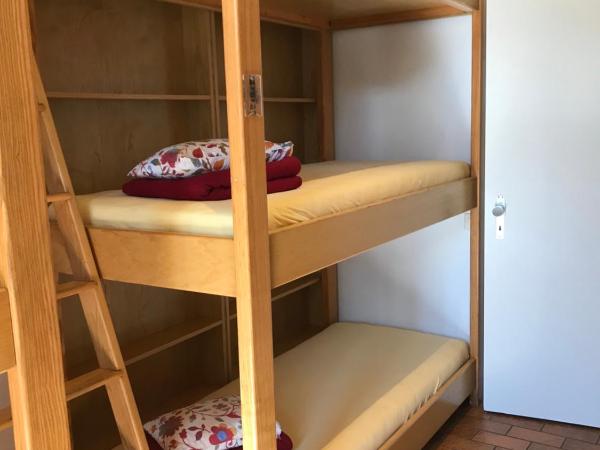Hotel&Hostel Montarina : photo 1 de la chambre dortoir privé avec salle de bains commune (9 adultes)