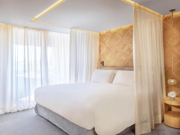 Sofitel Marrakech Palais Impérial & Spa : photo 6 de la chambre suite junior lit king-size contemporaine avec balcon