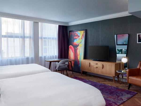NYX Hotel London Holborn by Leonardo Hotels : photo 2 de la chambre chambre exécutive avec 2 lits king-size