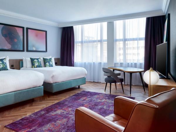 NYX Hotel London Holborn by Leonardo Hotels : photo 1 de la chambre chambre exécutive avec 2 lits king-size