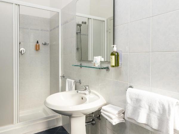 Hotel Minerva : photo 8 de la chambre chambre double standard - vue sur ville