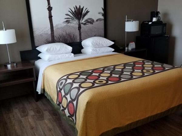 Super 8 by Wyndham Los Angeles-Culver City Area : photo 1 de la chambre chambre lit queen-size accessible aux personnes à mobilité réduite - non-fumeurs