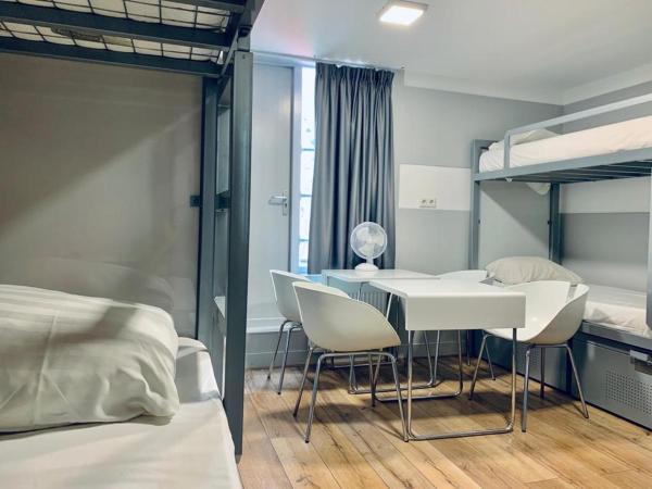 The White Tulip Hostel : photo 6 de la chambre chambre pour 8 personnes avec salle de bains commune