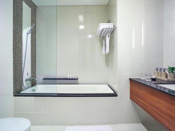 Jambuluwuk Malioboro Hotel Yogyakarta : photo 4 de la chambre chambre lits jumeaux deluxe avec lit d'appoint