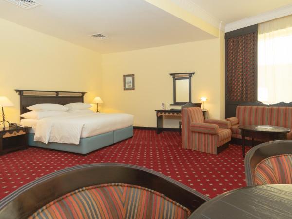 Millennium Airport Hotel Dubai : photo 2 de la chambre grand room, complimentary shuttle to dxb airport terminal 1 & 3