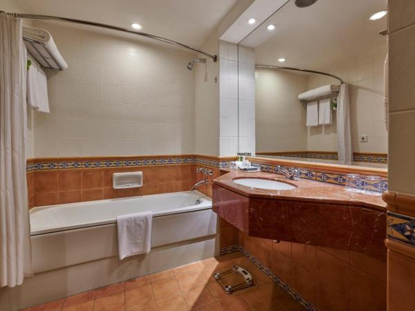 Millennium Airport Hotel Dubai : photo 5 de la chambre grand room, complimentary shuttle to dxb airport terminal 1 & 3