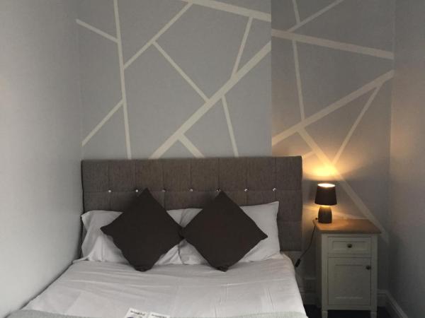 Queens Guesthouse Manchester : photo 2 de la chambre chambre double