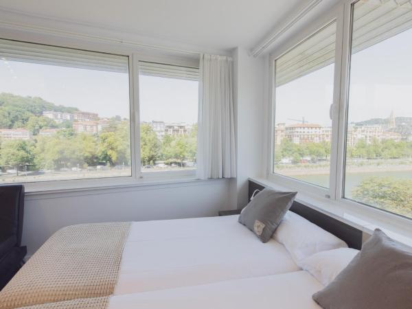 Pensión Riberas del Urumea : photo 1 de la chambre chambre double ou lits jumeaux - vue sur rivière