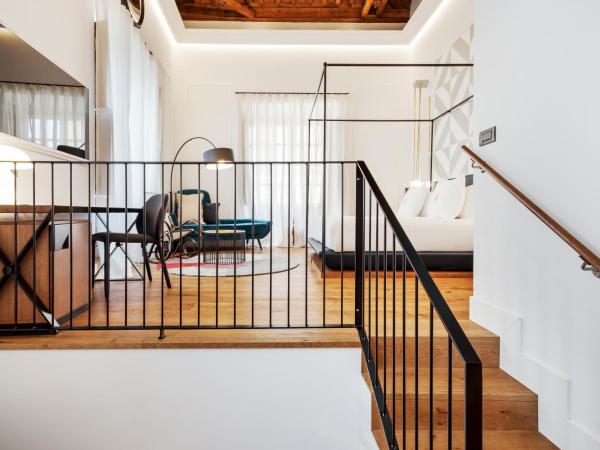 One Shot Palacio Conde de Torrejón 09 : photo 7 de la chambre chambre exécutive