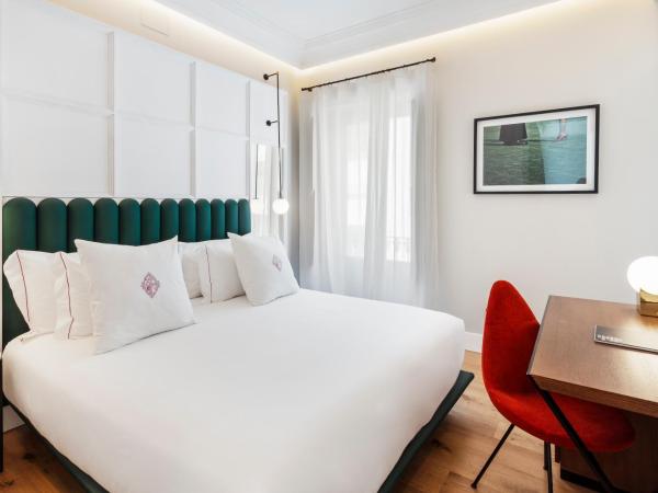 One Shot Palacio Conde de Torrejón 09 : photo 5 de la chambre chambre en duplex