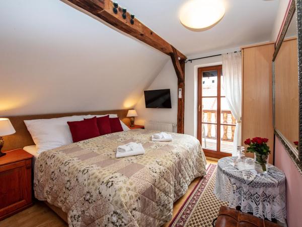 Ubytování u BÍLÉ PANÍ : photo 3 de la chambre chambre double mansardée avec balcon