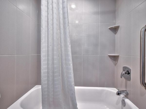 Comfort Inn & Suites South : photo 5 de la chambre chambre lit king-size - non-fumeurs