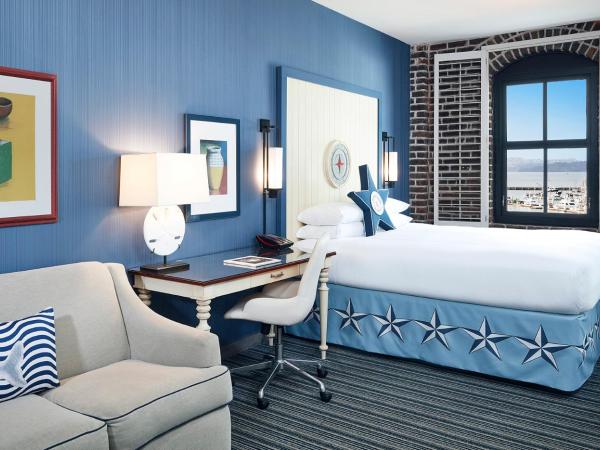 Argonaut Hotel, a Noble House Hotel : photo 6 de la chambre chambre lit king-size - vue sur baie