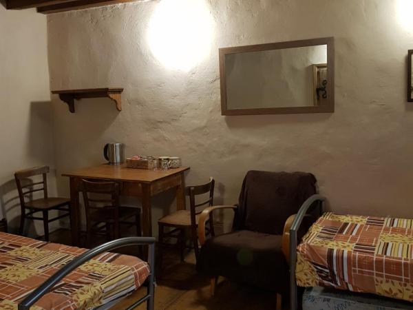 Hostelskippy : photo 6 de la chambre chambre quadruple avec salle de bains commune