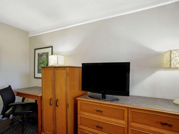 La Quinta Inn by Wyndham Tucson East : photo 4 de la chambre chambre avec 2 lits doubles - non-fumeurs 