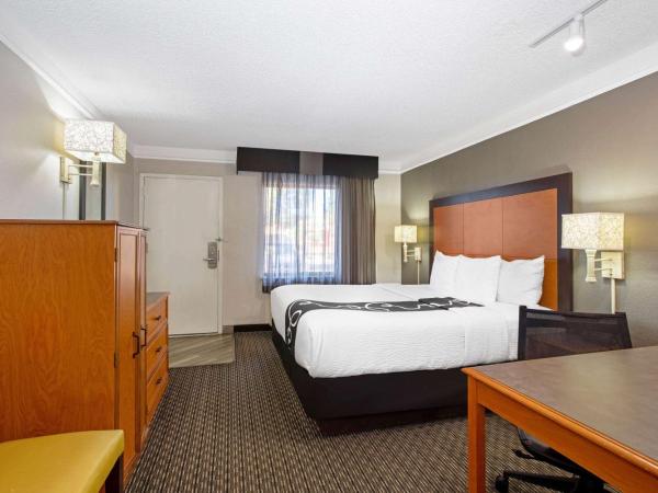 La Quinta Inn by Wyndham Tucson East : photo 2 de la chambre chambre lit king-size - accessible aux personnes à mobilité réduite