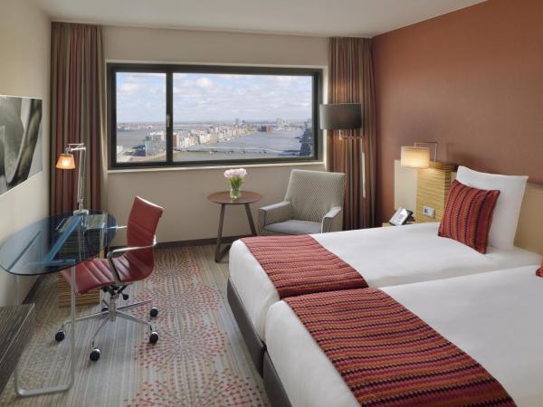 Mövenpick Hotel Amsterdam City Centre : photo 1 de la chambre chambre lits jumeaux exécutive