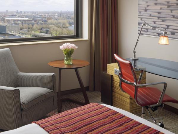 Mövenpick Hotel Amsterdam City Centre : photo 3 de la chambre chambre lits jumeaux exécutive