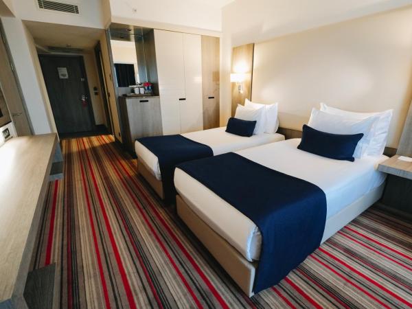 Ramada Plaza By Wyndham Izmir : photo 7 de la chambre chambre lit queen-size deluxe