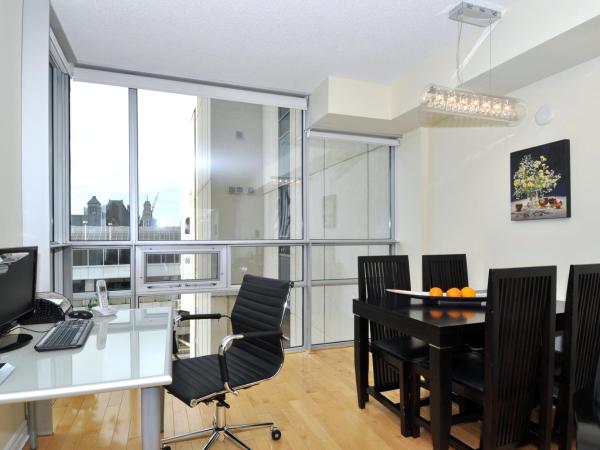 Yonge Suites Furnished Apartments : photo 2 de la chambre appartement 1 chambre - vue partielle sur ville