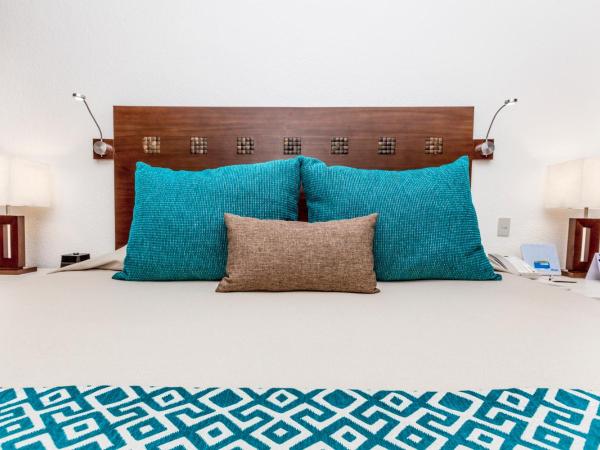 The Royal Cancun All Suites Resort - All Inclusive : photo 3 de la chambre suite 2 chambres - vue sur complexe