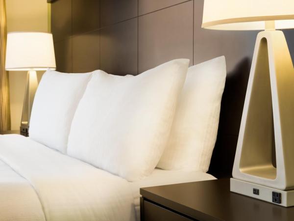 Staybridge Suites West Edmonton, an IHG Hotel : photo 2 de la chambre suite studio lit king-size