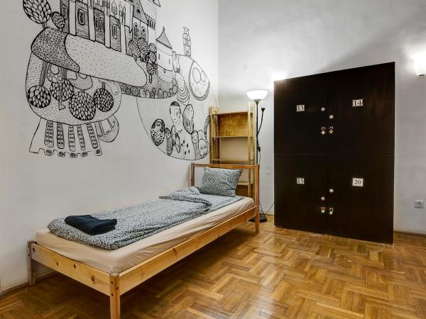Pal's Hostel and Apartments : photo 3 de la chambre lit dans dortoir mixte de 4 lits