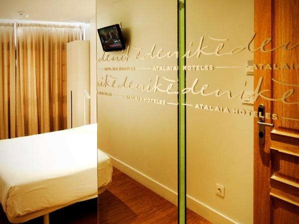 Deniké Grupo Atalaia : photo 3 de la chambre chambre double ou lits jumeaux - vue sur ville