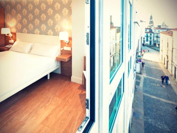 Deniké Grupo Atalaia : photo 5 de la chambre chambre double ou lits jumeaux - vue sur ville