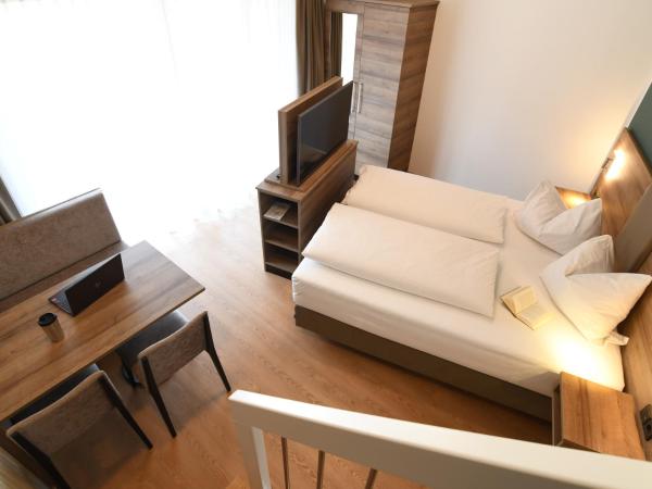 WESTSIDE Hotel : photo 4 de la chambre studio avec mezzanine