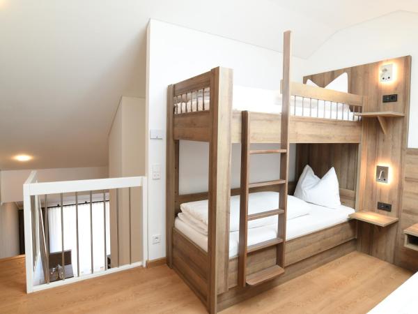 WESTSIDE Hotel : photo 5 de la chambre studio avec mezzanine