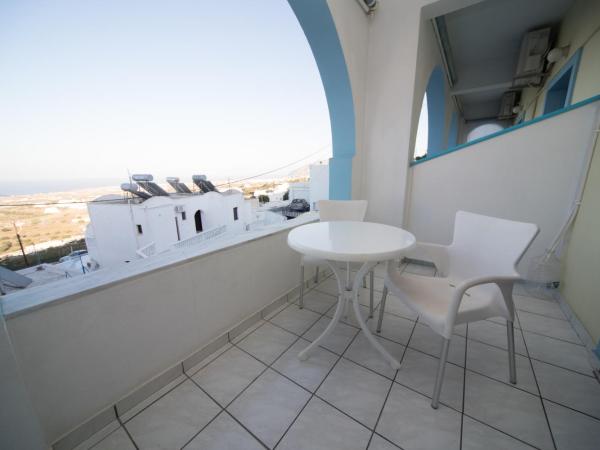 Villa Stella : photo 1 de la chambre chambre triple avec balcon