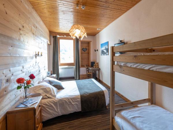 Hotel la Pointe Percee : photo 1 de la chambre chambre quadruple