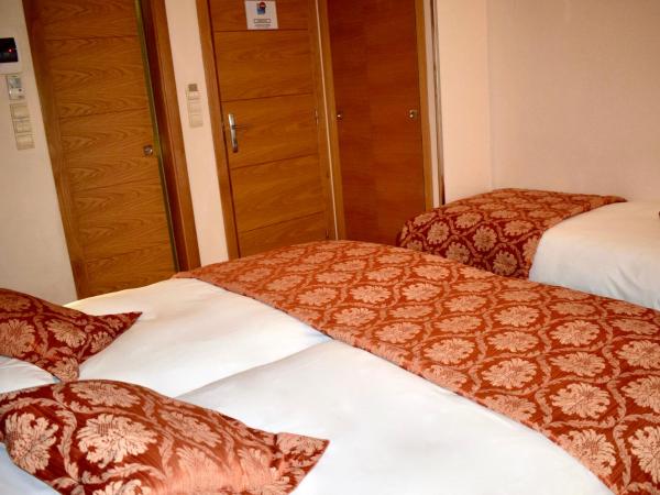 Mapoula PR Boutique : photo 4 de la chambre chambre double avec lit d'appoint