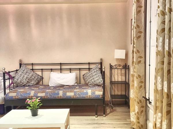 Hostal Orleans : photo 10 de la chambre chambre familiale avec salle de bains privative