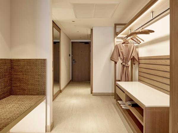 Montien Hotel Surawong Bangkok : photo 6 de la chambre suite junior avec lit king-size californien