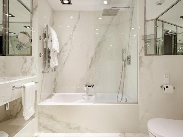 Hotel de Londres y de Inglaterra : photo 10 de la chambre grande chambre - vue sur ville