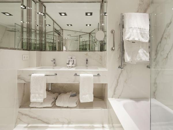 Hotel de Londres y de Inglaterra : photo 9 de la chambre grande chambre - vue sur ville