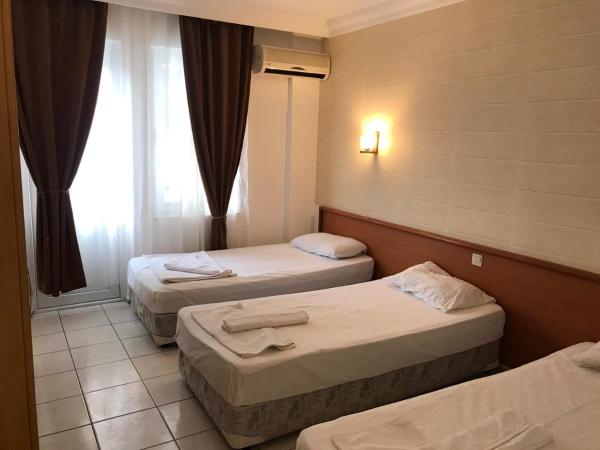 moonlight hotel : photo 3 de la chambre chambre triple basique avec salle de bains commune