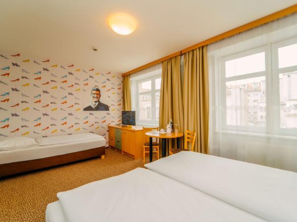 COLORFACTORY SPA Hotel - Czech Leading Hotels : photo 2 de la chambre chambre double avec lit d'appoint - accès au centre de bien-Être