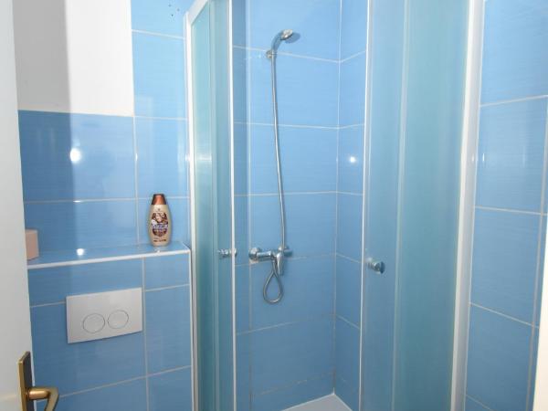 Apartmani Rina : photo 5 de la chambre chambre lits jumeaux standard - vue sur mer