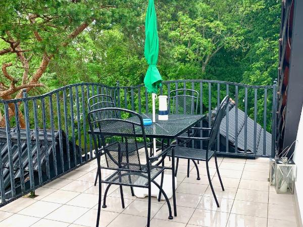 Willa 4 Pory Roku & Uznam : photo 8 de la chambre small double room in the attic with terrace