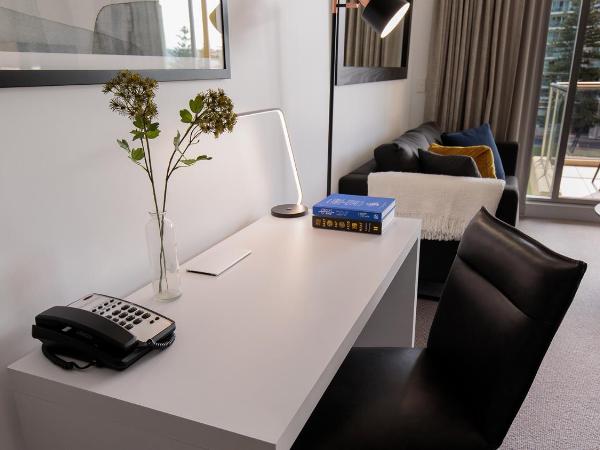 Oaks Glenelg Plaza Pier Suites : photo 2 de la chambre appartement 1 chambre premier - vue sur parc