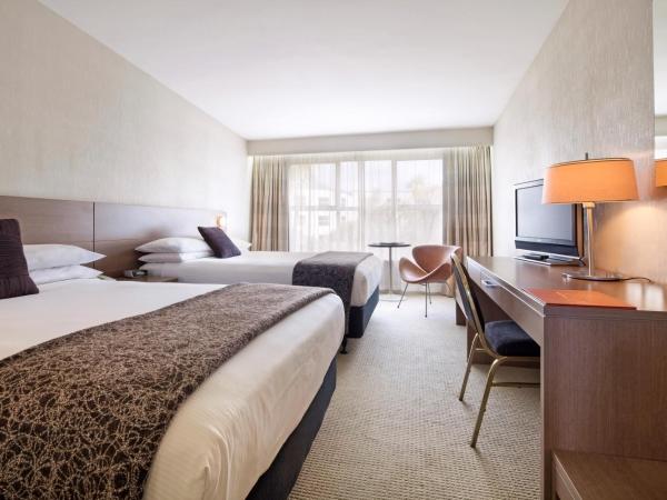 Mercure Queenstown Resort : photo 3 de la chambre chambre standard avec 2 lits doubles - vue sur jardin