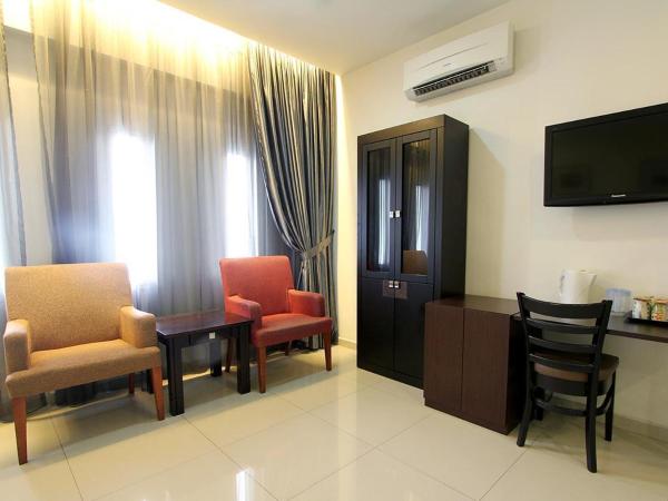 Hotel JSL : photo 3 de la chambre chambre familiale