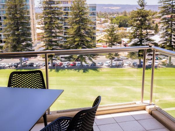 Oaks Glenelg Plaza Pier Suites : photo 9 de la chambre appartement 2 chambres premier - vue sur parc