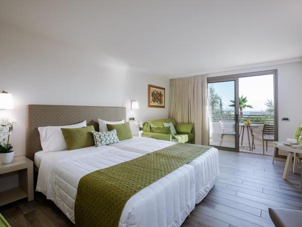 Akti Taygetos - Conference Resort : photo 2 de la chambre bungalow triple confort - vue sur jardin