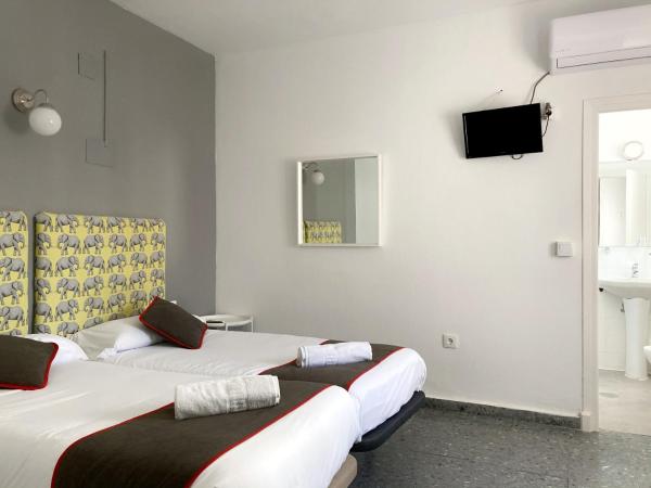 Hostal Paco Marbella : photo 6 de la chambre chambre quadruple
